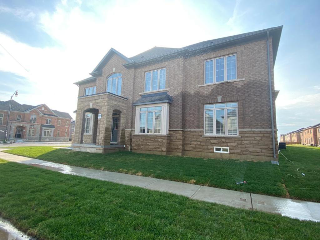 537 Veterans Dr Brampton On L7A 0C4 Villa Dış mekan fotoğraf