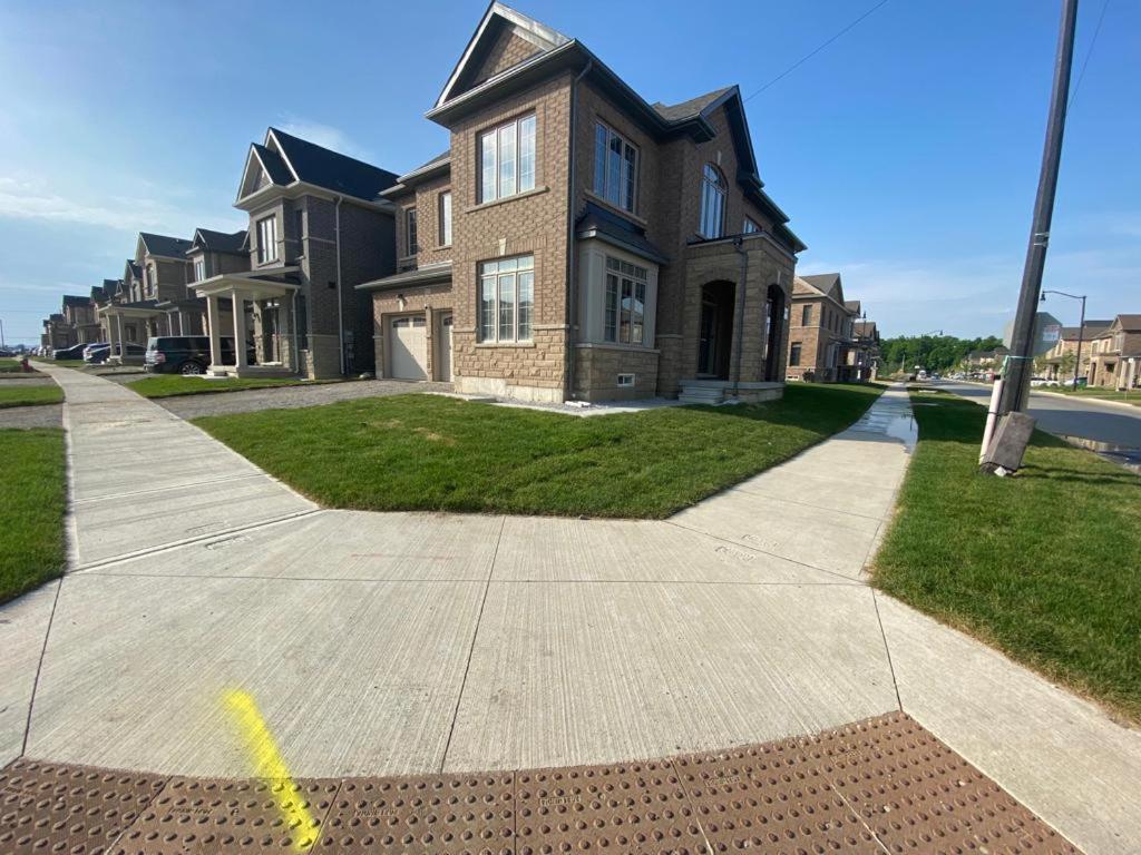 537 Veterans Dr Brampton On L7A 0C4 Villa Dış mekan fotoğraf