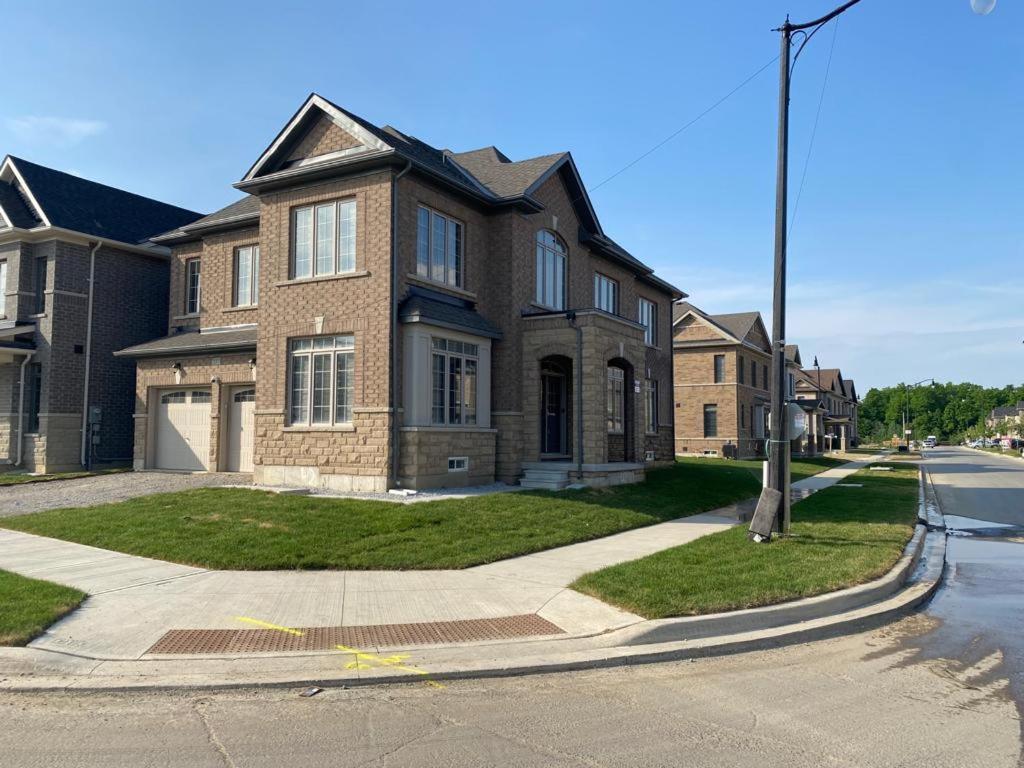 537 Veterans Dr Brampton On L7A 0C4 Villa Dış mekan fotoğraf