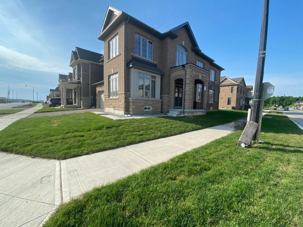 537 Veterans Dr Brampton On L7A 0C4 Villa Dış mekan fotoğraf