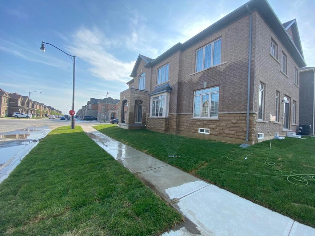 537 Veterans Dr Brampton On L7A 0C4 Villa Dış mekan fotoğraf