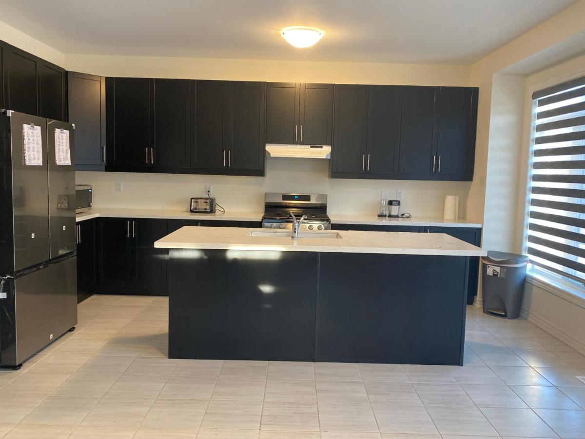 537 Veterans Dr Brampton On L7A 0C4 Villa Dış mekan fotoğraf