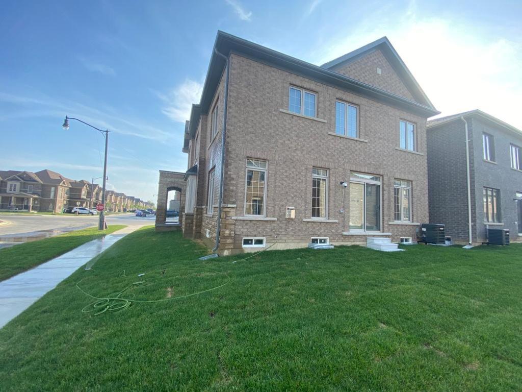 537 Veterans Dr Brampton On L7A 0C4 Villa Dış mekan fotoğraf