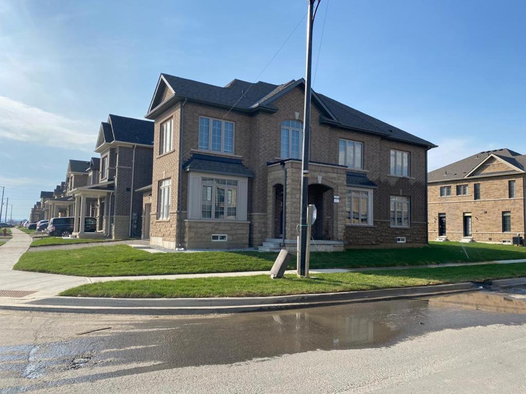 537 Veterans Dr Brampton On L7A 0C4 Villa Dış mekan fotoğraf